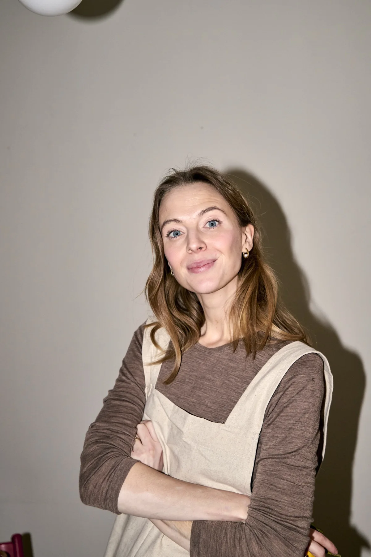 Sara Hoffgaard i forklæde